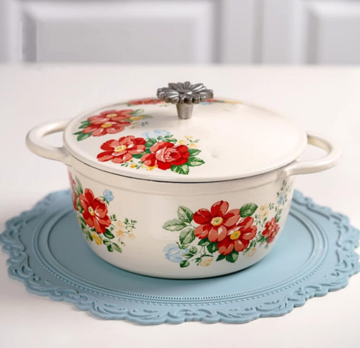 Propuesta de producto especial de utensilios de cocina de hierro fundido: horno holandés de hierro fundido esmaltado con flores vintage